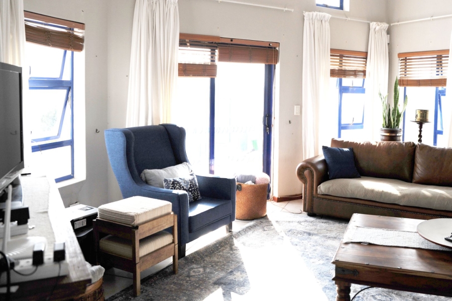 To Let 5 Bedroom Property for Rent in Paradise Beach Western Cape